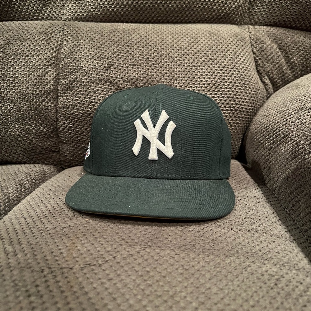 OLIVE GREEN YANKEE HAT YELLOW BRIM SIZE 7 GOOD CONDITION